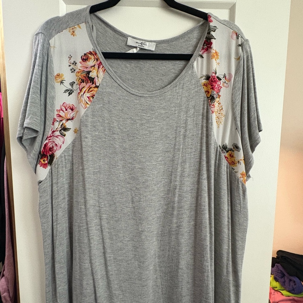 Moa Moa Gray Floral Short Sleeve Tee 1X